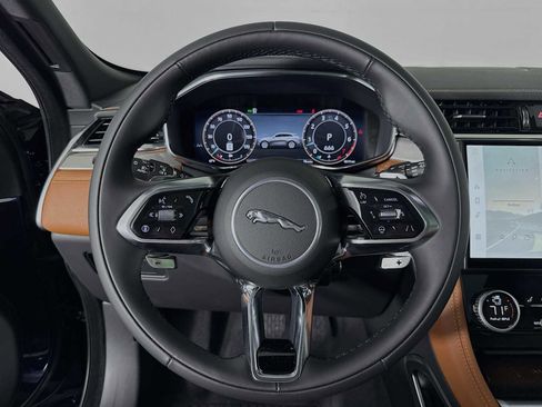 New 2025 Jaguar F-PACE R-Dynamic S image 12