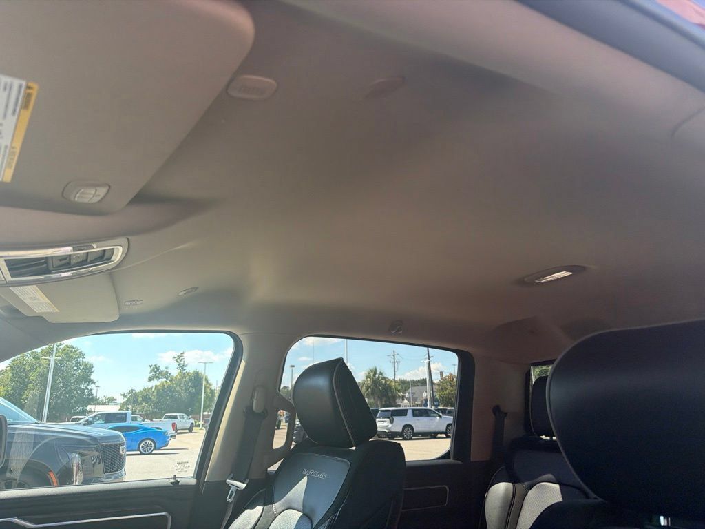 Used 2021 RAM 1500 Laramie AWD/4WD image 7