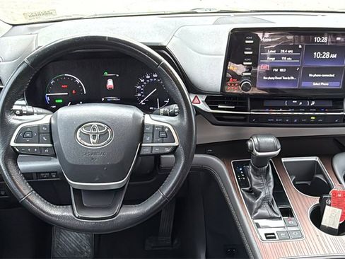 Used 2021 Toyota Sienna XLE image 25
