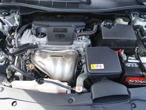 Used 2017 Toyota Camry XLE w/ Moonroof Package FWD image 9
