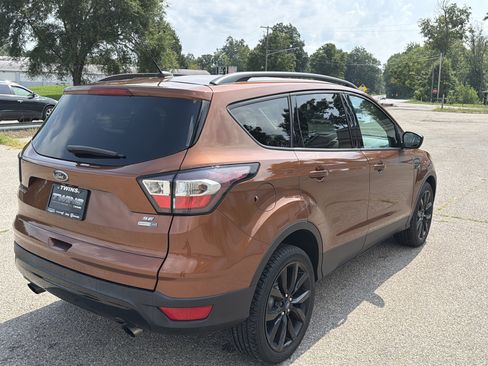 Used 2017 Ford Escape SE w/ Equipment Group 201A AWD/4WD image 4