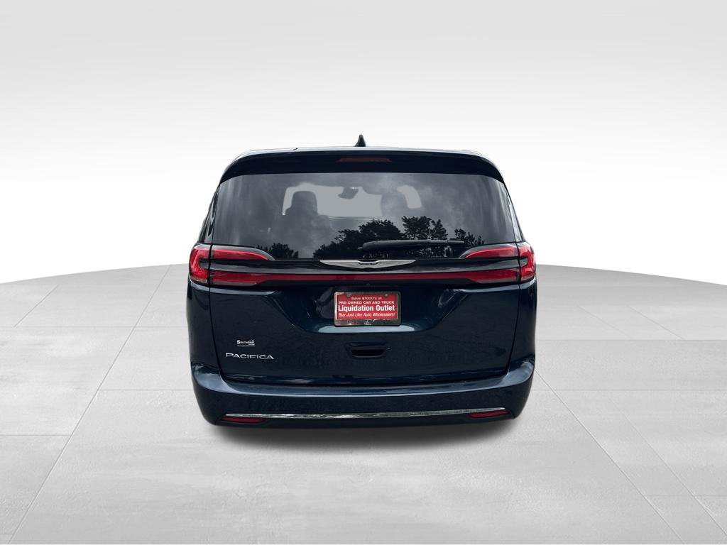 Used 2023 Chrysler Pacifica Touring-L FWD image 7