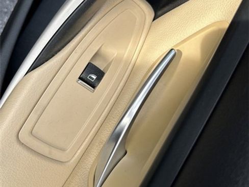 Used 2018 BMW 320i Sedan w/ Convenience Package image 23