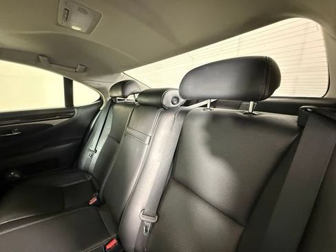 Used 2014 Lexus LS 460 w/ Comfort Package RWD image 20