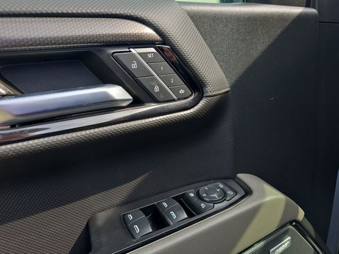 Used 2023 Chevrolet Silverado 1500 ZR2 w/ Technology Package image 19