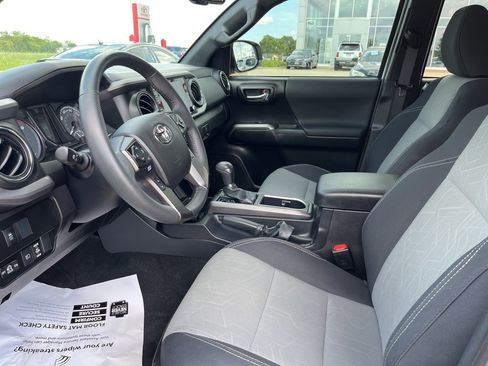 Certified 2022 Toyota Tacoma TRD Off-Road w/ Technology Package image 5