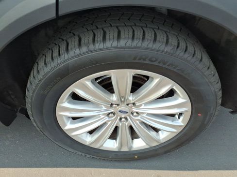 Used 2023 Ford Explorer Limited w/ Equipment Group 301A AWD/4WD image 21