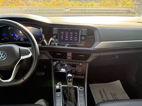 Used 2024 Volkswagen Jetta SE image 14