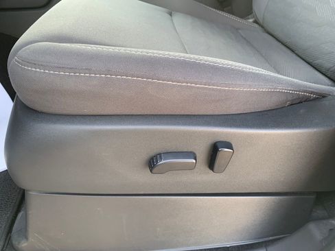 Used 2022 Nissan Frontier SV image 12