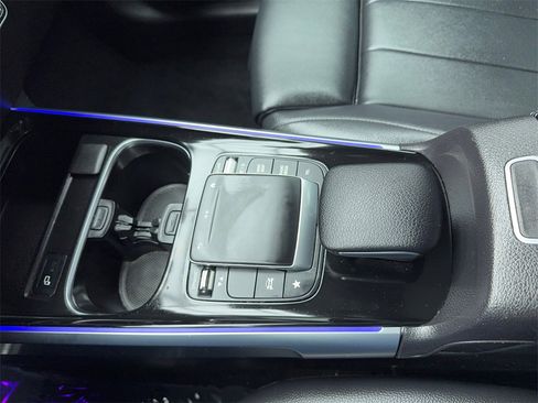 Used 2021 Mercedes-Benz GLB 250 w/ Premium Package image 26