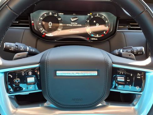 Certified 2025 Land Rover Range Rover SE image 12