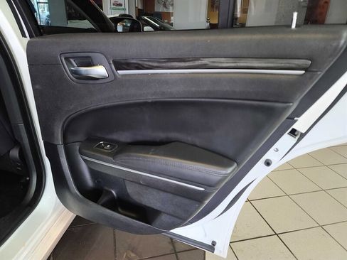Used 2015 Chrysler 300 Limited image 17