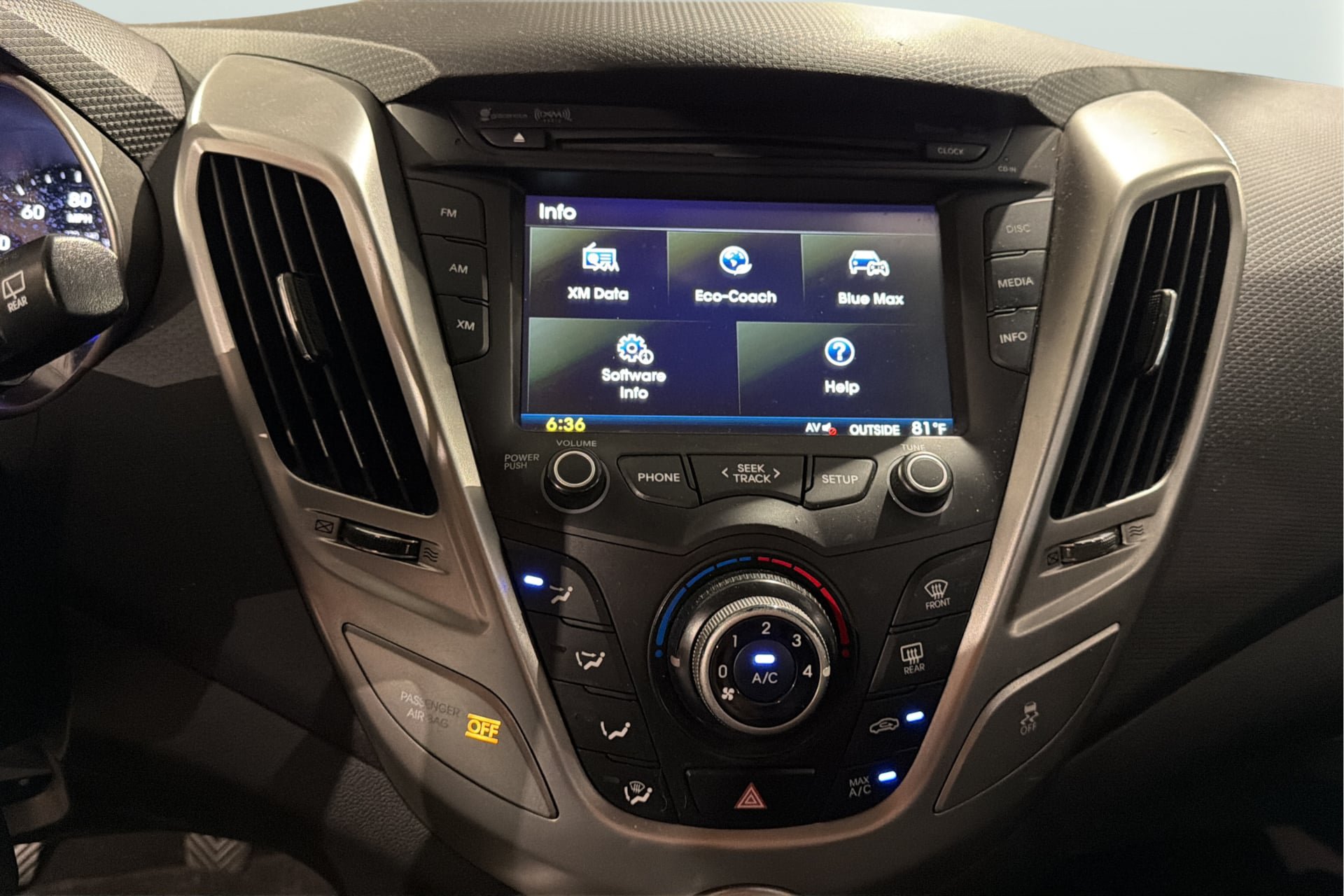 Used 2014 Hyundai Veloster FWD image 25