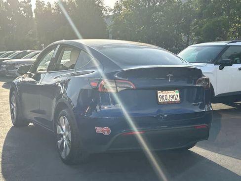 Used 2023 Tesla Model Y Long Range AWD/4WD image 2