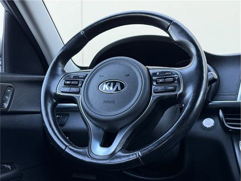 Used 2017 Kia Optima EX image 9