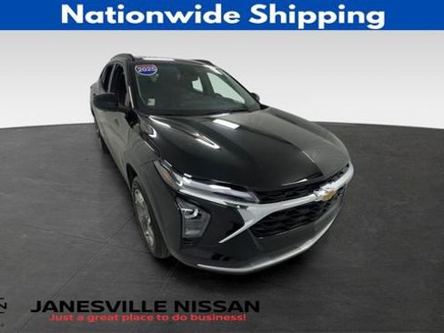Used 2025 Chevrolet Trax LT w/ LT Convenience Package FWD image 1