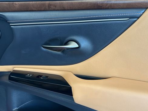 Certified 2024 Lexus ES 350 w/ Premium Package FWD image 21