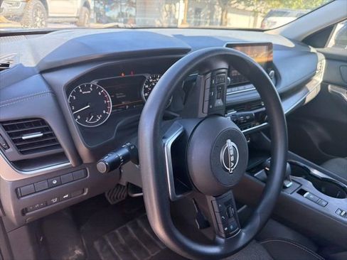 Used 2024 Nissan Rogue SV FWD image 21