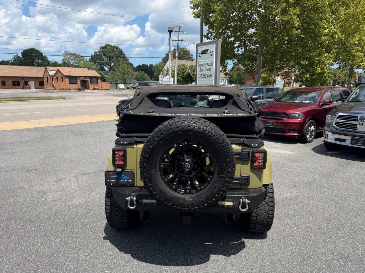Used 2013 Jeep Wrangler Unlimited Sahara w/ Dual Top Group AWD/4WD image 30
