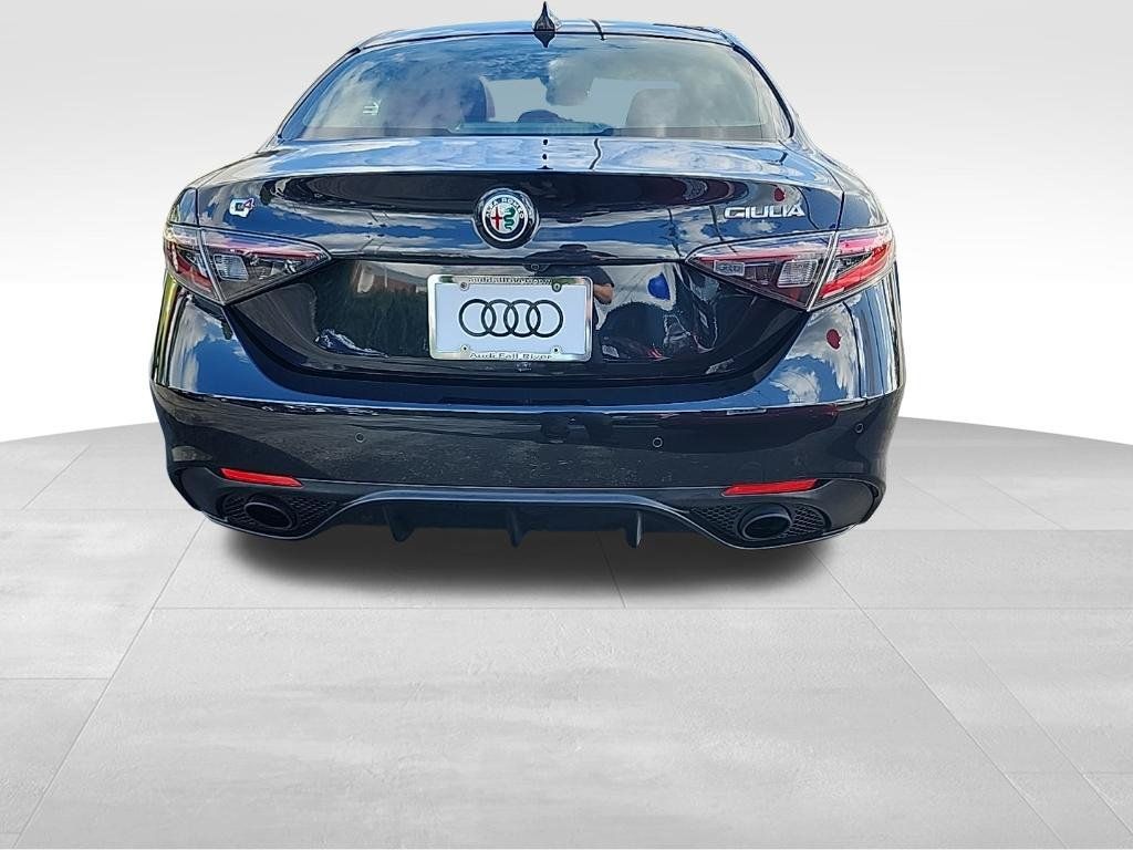 Used 2024 Alfa Romeo Giulia Veloce AWD/4WD image 6
