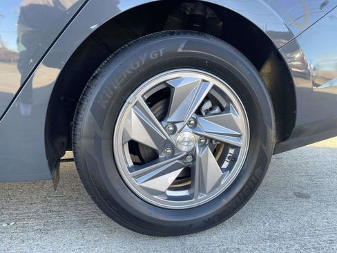 Certified 2025 Hyundai Elantra SE image 7