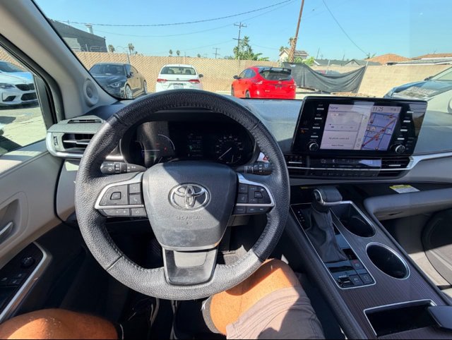 Used 2024 Toyota Sienna XLE w/ XLE Plus Package FWD image 13