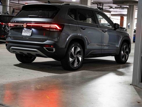 New 2025 Volkswagen Taos SE image 7