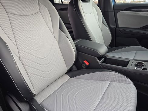 New 2026 Volkswagen Tiguan SE R-Line AWD/4WD image 18