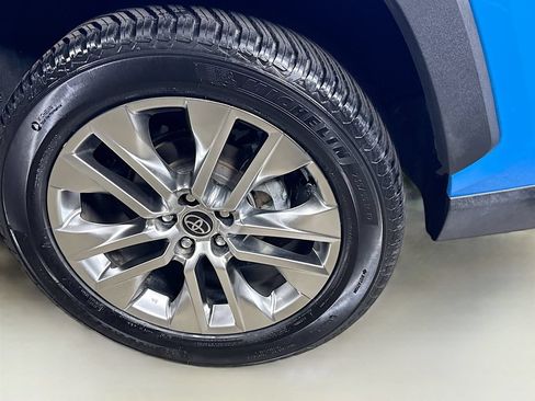 Certified 2021 Toyota RAV4 XLE Premium FWD image 29