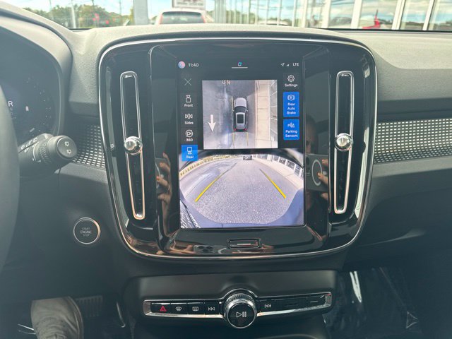 Certified 2025 Volvo XC40 B5 Plus AWD/4WD image 23