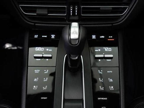 Certified 2026 Porsche Macan AWD/4WD image 22