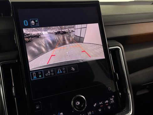 Used 2025 GMC Yukon XL Denali image 21