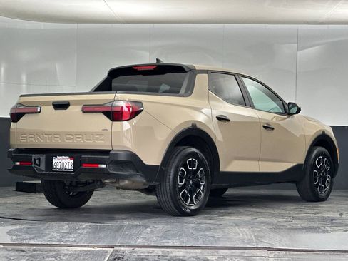 Used 2023 Hyundai Santa Cruz SE image 3