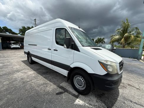 Used 2014 Mercedes-Benz Sprinter 2500 image 7