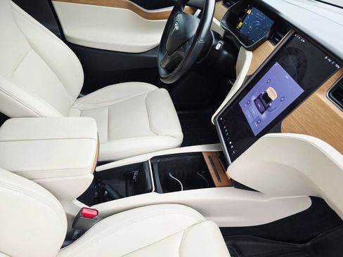 Used 2021 Tesla Model X Performance image 30