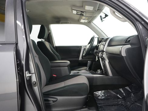 Used 2018 Toyota 4Runner SR5 image 10