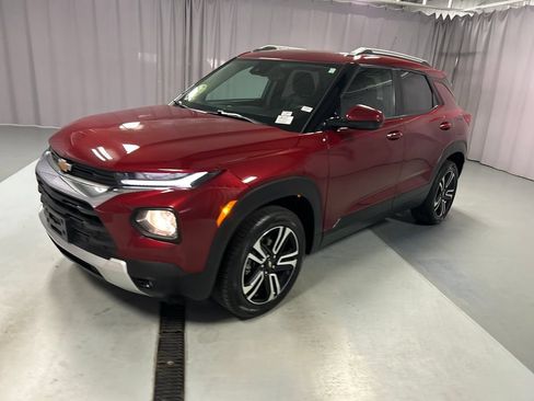 Used 2023 Chevrolet TrailBlazer LT w/ Convenience Package AWD/4WD image 3