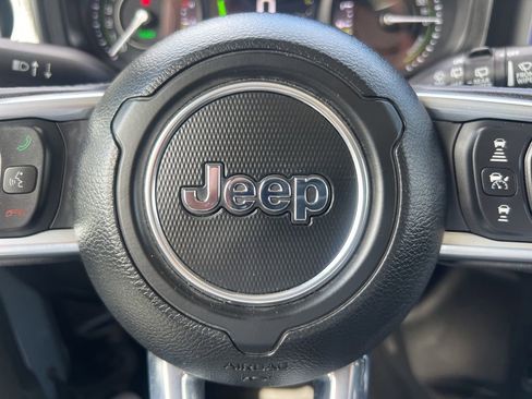 Used 2025 Jeep Wrangler Unlimited Sahara AWD/4WD image 60