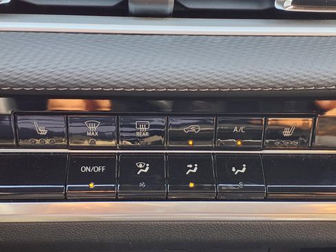 Used 2025 Chevrolet Equinox LT image 9