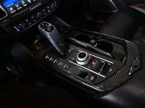 Used 2019 Maserati Levante GranLusso AWD/4WD image 38