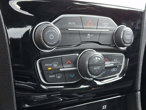 Used 2023 Chrysler 300 Touring w/ Sport Appearance Package image 17