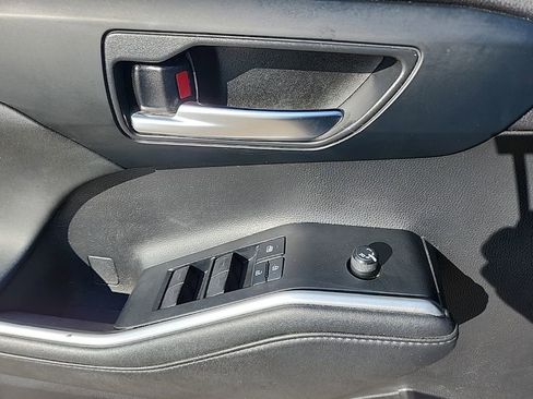 Used 2021 Toyota Highlander XLE AWD/4WD image 31