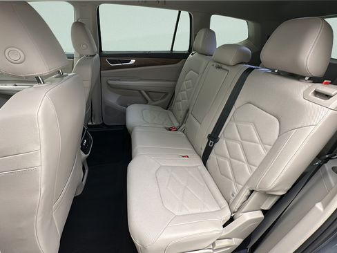 Used 2025 Volkswagen Atlas SE AWD/4WD image 10