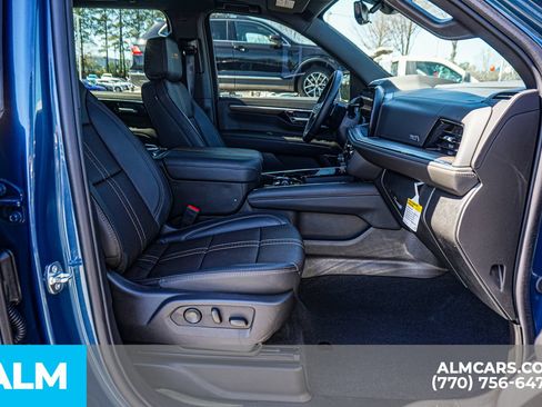 Used 2025 Chevrolet Suburban High Country AWD/4WD image 23