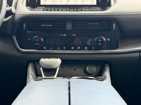 Used 2021 Nissan Rogue SL w/ Premium Package image 23