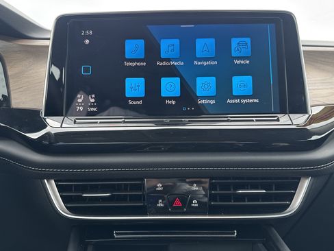 Certified 2025 Volkswagen Atlas SE FWD image 12