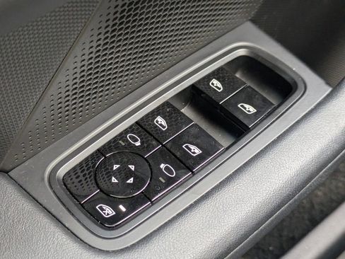 Used 2021 Porsche Taycan image 22