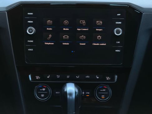 Used 2019 Volkswagen Arteon SE image 16