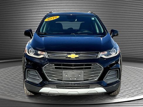 Used 2019 Chevrolet Trax LT w/ LT Convenience Package image 2