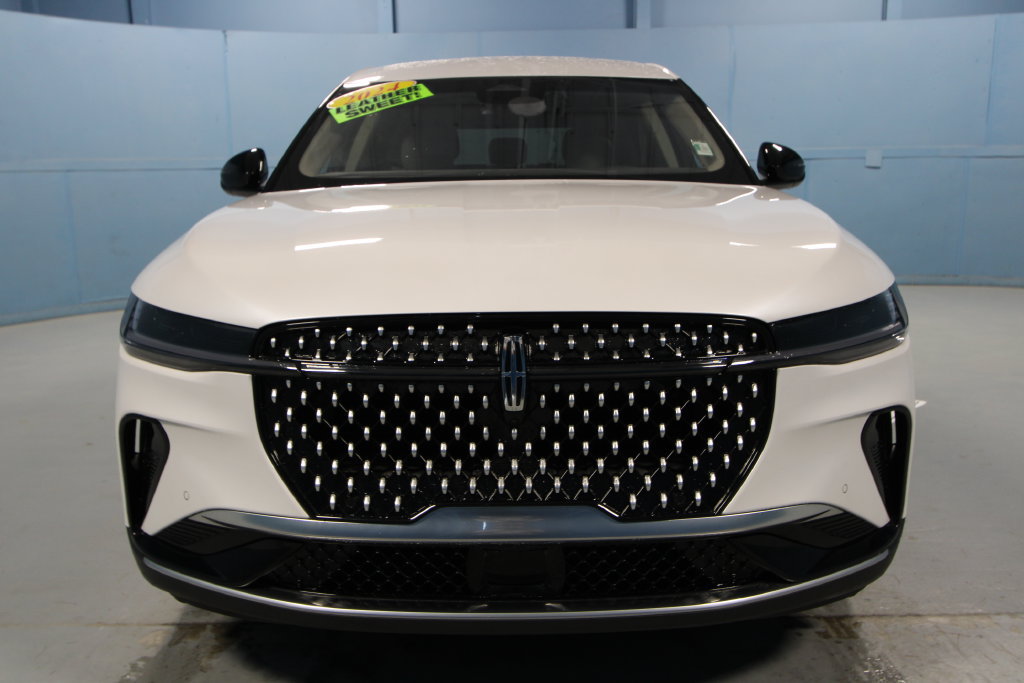 Used 2024 Lincoln Nautilus Premier AWD/4WD image 33